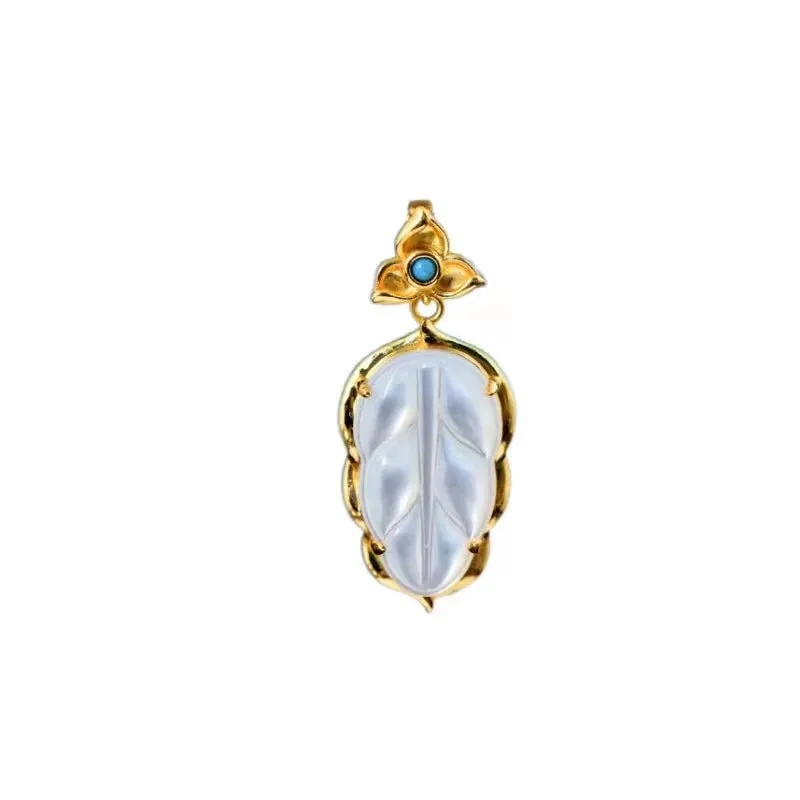 18k Yellow Gold Leaf Pendant Necklace With White Shell